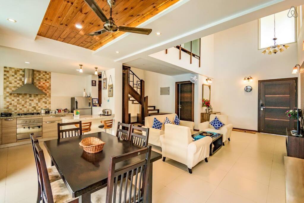 Ochre Villa- Luxury Property In Assagaon / ヴァガトール エクステリア 写真