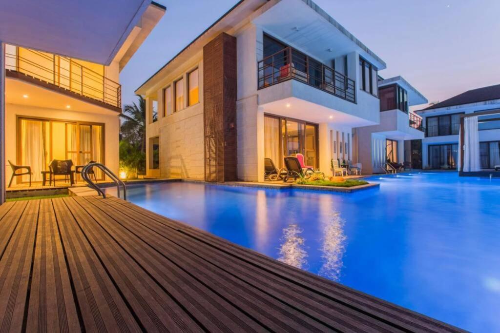 Ochre Villa- Luxury Property In Assagaon / ヴァガトール エクステリア 写真
